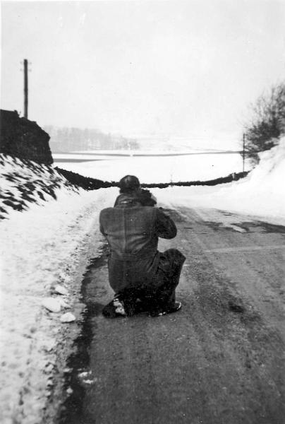 Billy Metcalfe photgraphing snow.JPG - Billy Metcalfe Long Preston - probably 1947